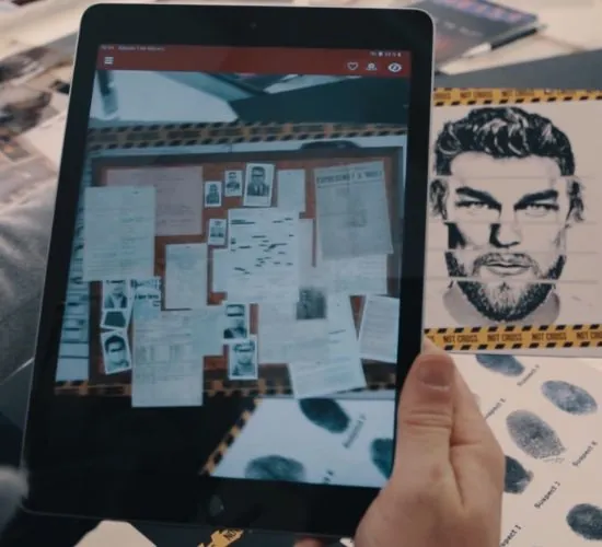 Tablet con el tablón de pistas del juego Detective Box: El Gran Robo