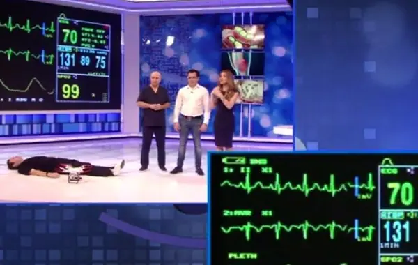 Pedro Diezma en un plató de RTVE durante una demostración de tecnología médica
