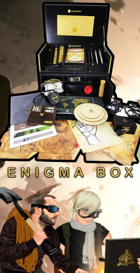 Caja Enigma Box abierta con mapas, pistas y objetos para resolver misterios históricos